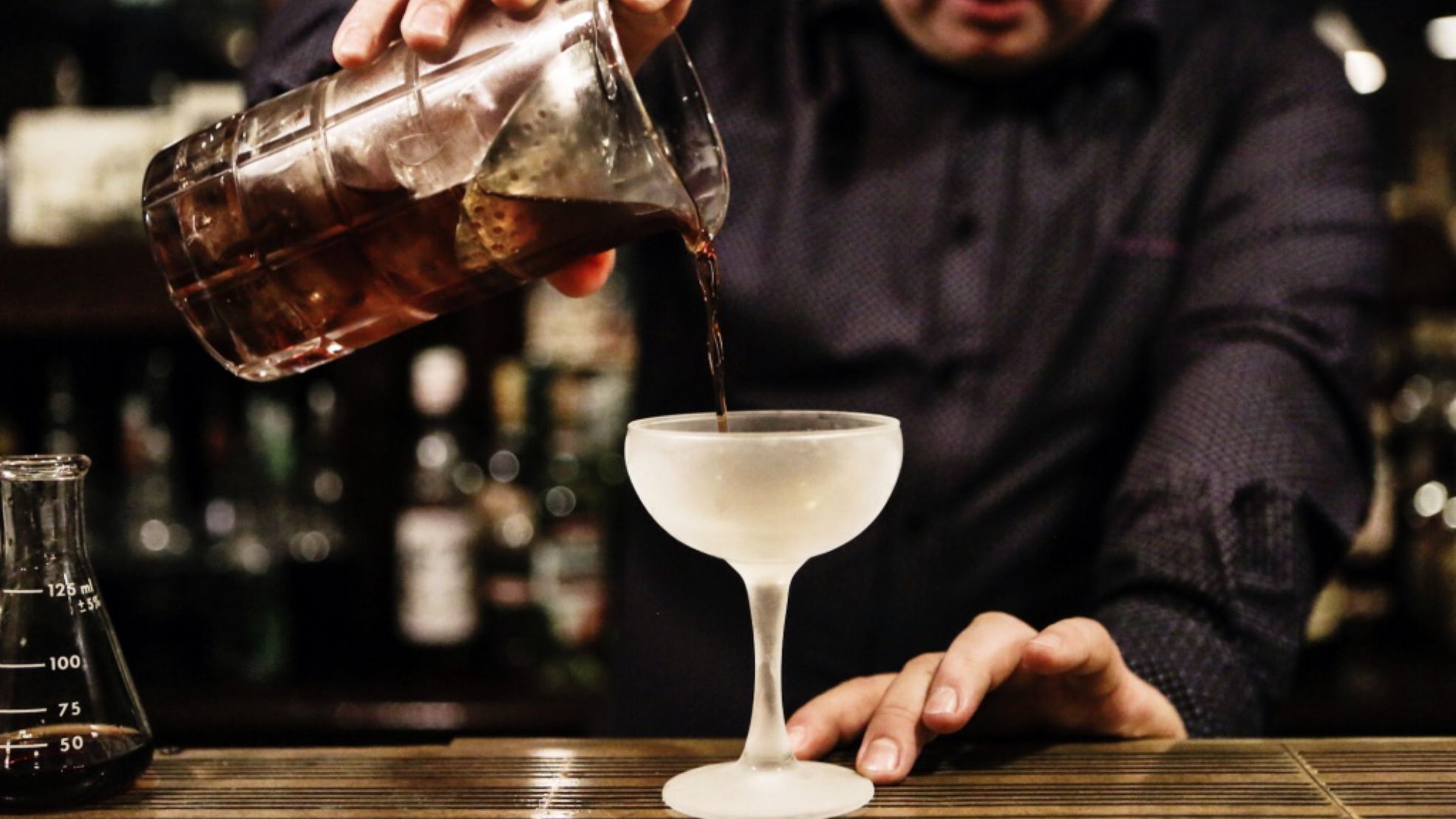 «Достаем из морозилки заранее заготовленный и «запотевший» бокал»