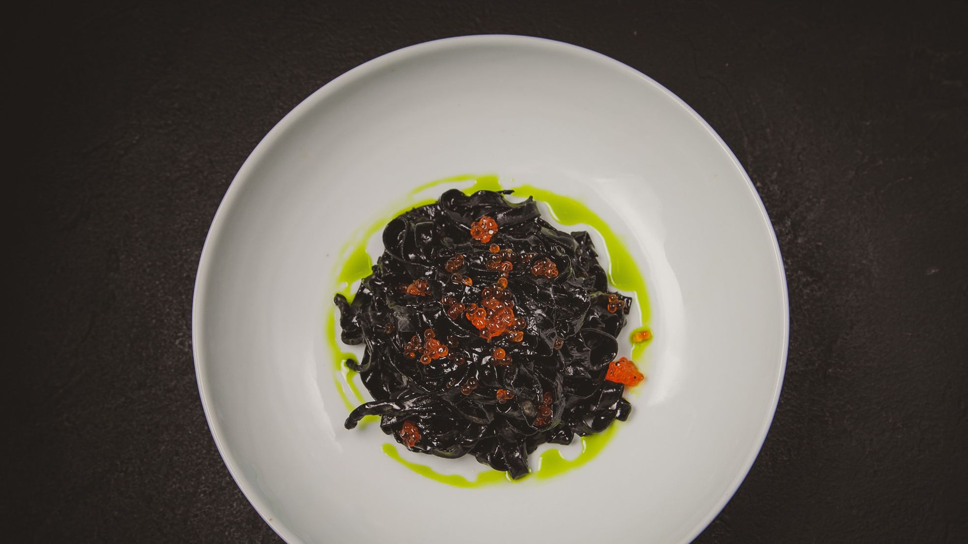 Фетуччини с кальмарами и чернилами каракатицы